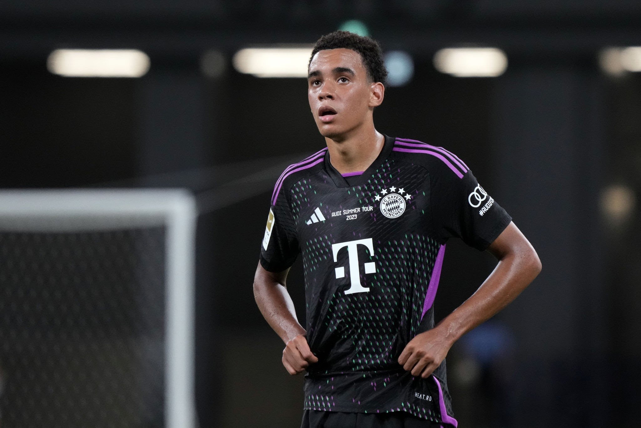 “ბარსელონა” ჯამალ მუსიალას აკვირდება